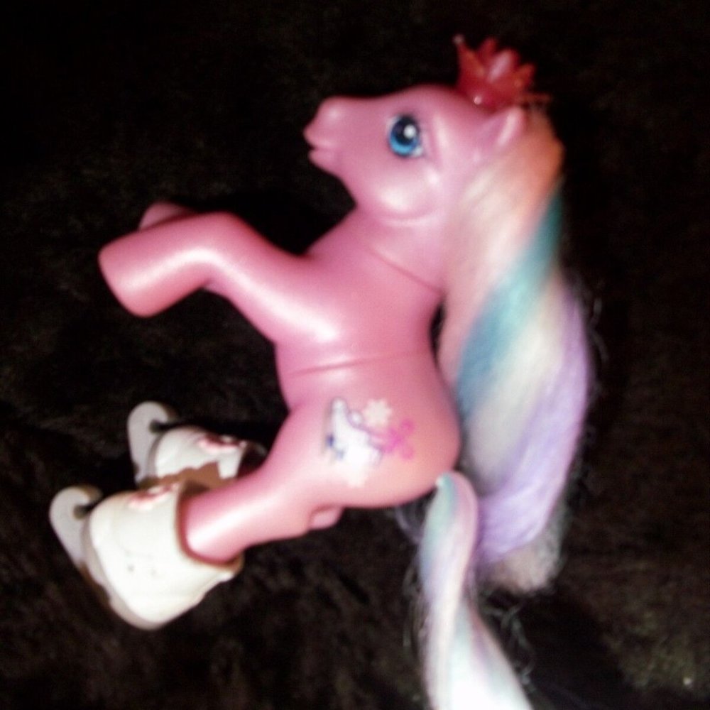 G3 Hasbro My Little Pony GLITTER GLIDE w/2ice skate Pink Crown Twistable Body